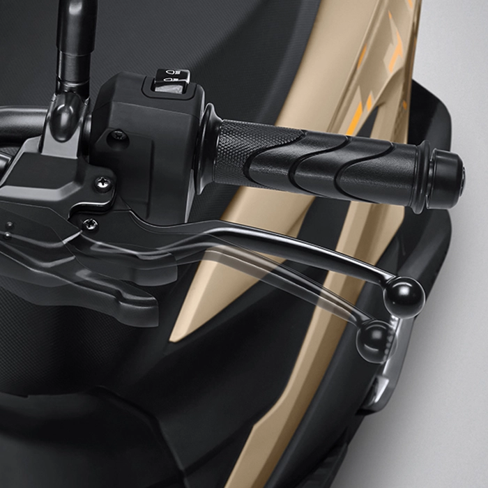 Mencegah motor loncat saat mesin dihidupkan dan lebih nyaman saat berhenti di tanjakan atau turunan