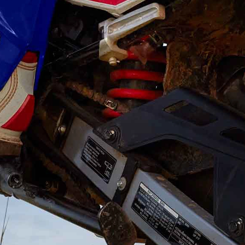 Memberikan peredaman yang optimal di semua kondisi jalan sehingga lebih nyaman.