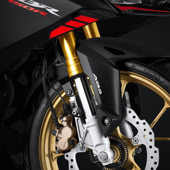 Suspensi Upside Down bagian depan menambah kestabilan dan penuh kontrol, serta menambah kesan gagah