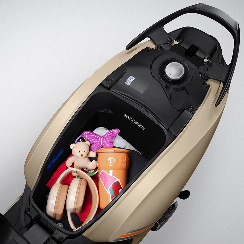 Kapasitas U-Box besar (14L) dapat memuat lebih banyak barang bawaan.