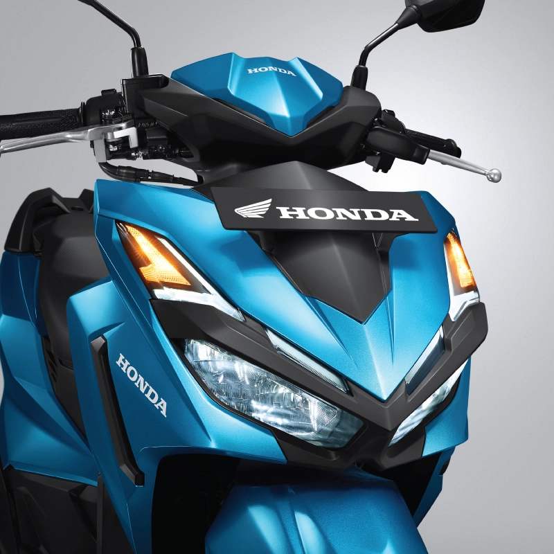 Sistem pencahayaan berdesain Sporty dengan teknologi LED pada semua titik pencahayaan, meliputi lampu depan serta lampu sein.