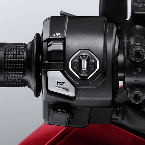 Teknologi canggih untuk mengoperasikan TFT Panel Meter dengan mudah dan praktis yang membantu pengguna untuk berkendara.*Hanya di Tipe RoadSync