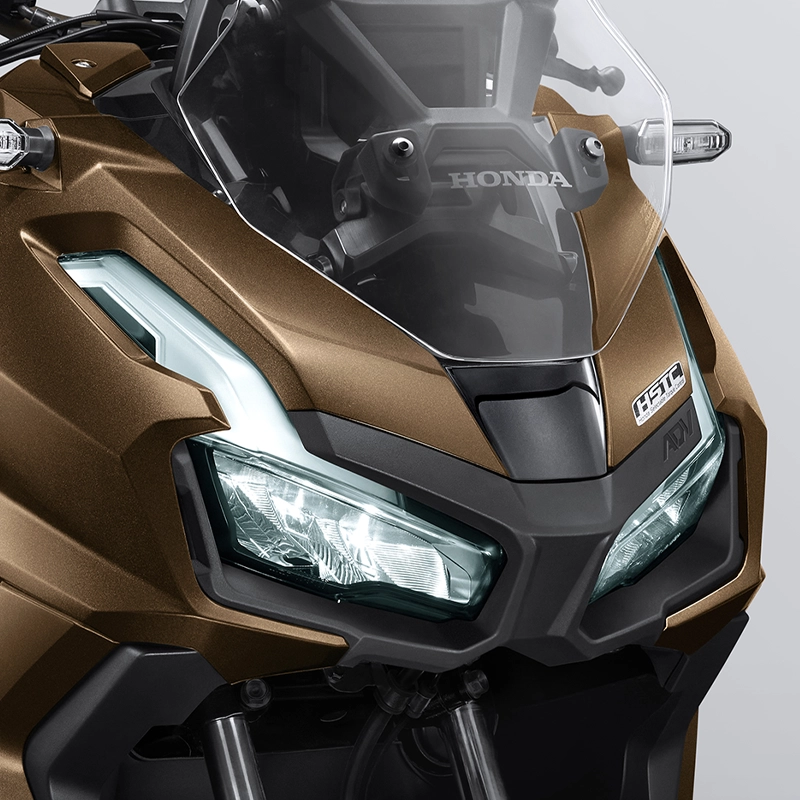 Sistem pencahayaan All LED pada headlight, taillight, dan lampu sein untuk kemampuan penerangan lebih baik dan tahan lama.