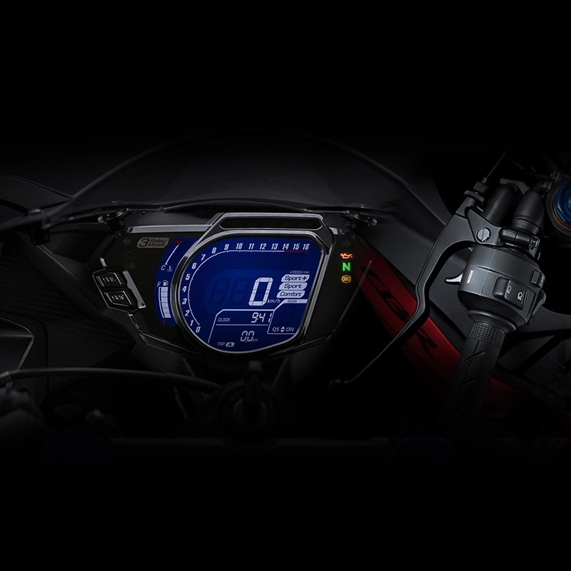 Pilihan 3 mode berkendara yang disesuaikan dengan sensasi berkendara dengan sistem tuas kabel elektrik yang mengatur keseimbangan kerja mesin dengan sempurna dan tepat sehingga menghasilkan power yang berbeda di setiap mode