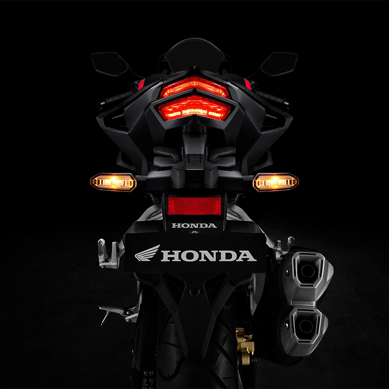 Berfungsi untuk memberikan tanda kepada pengendara lain jika dalam keadaan bahaya