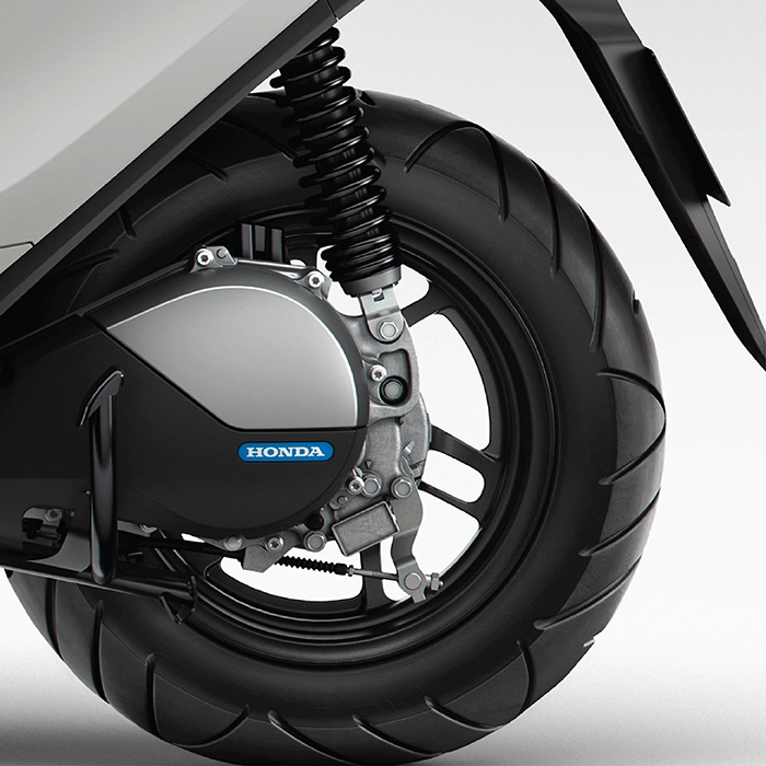 Mesin penggerak langsung yang responsif, memberikan akselerasi instan tanpa jeda.